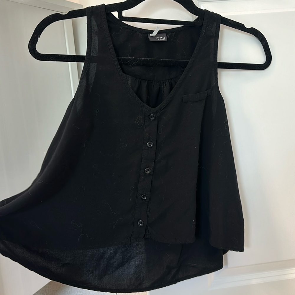 Sparkle & Fade Black flowy cropped button up tank